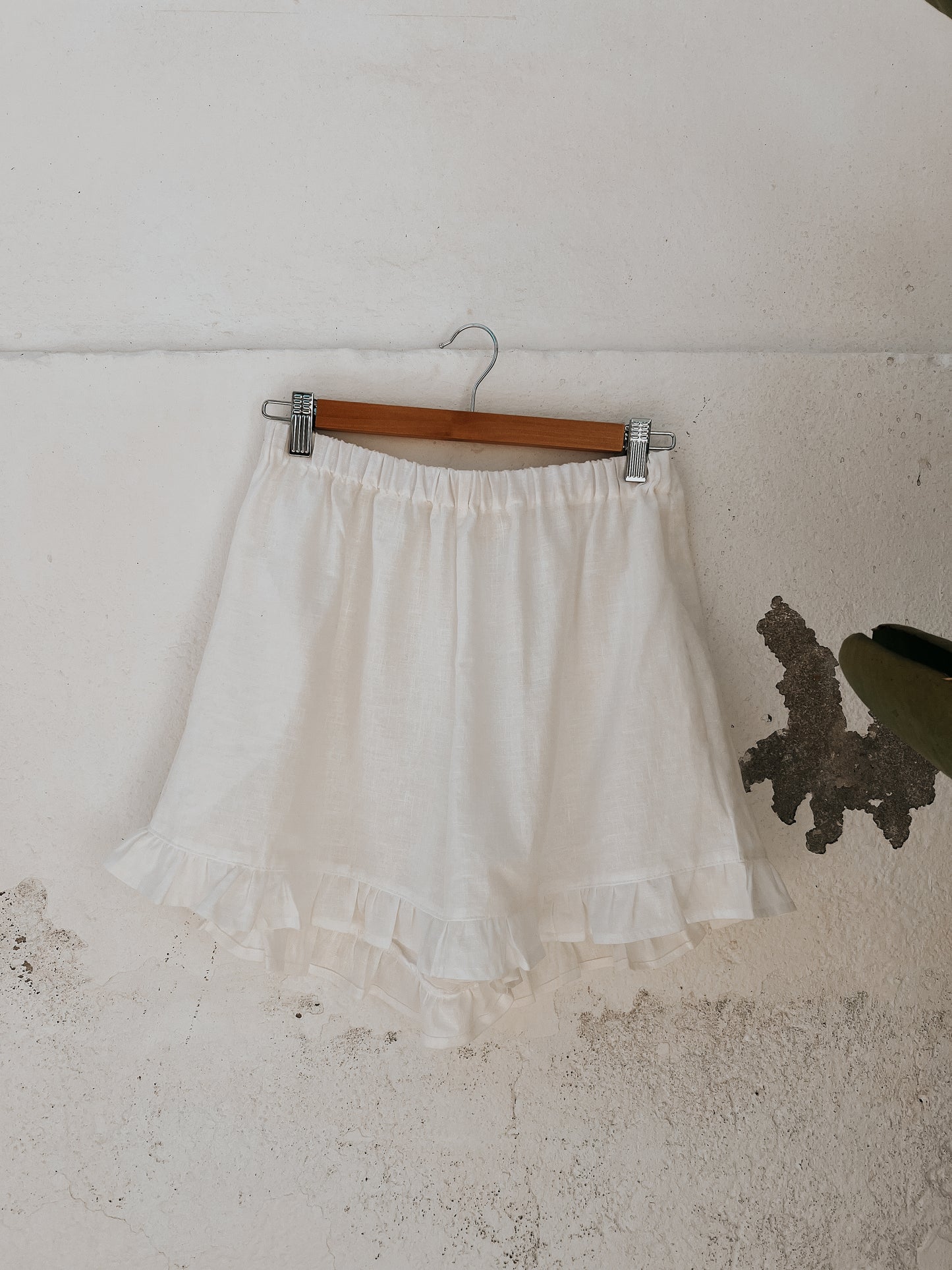 White linen ruffled shorts