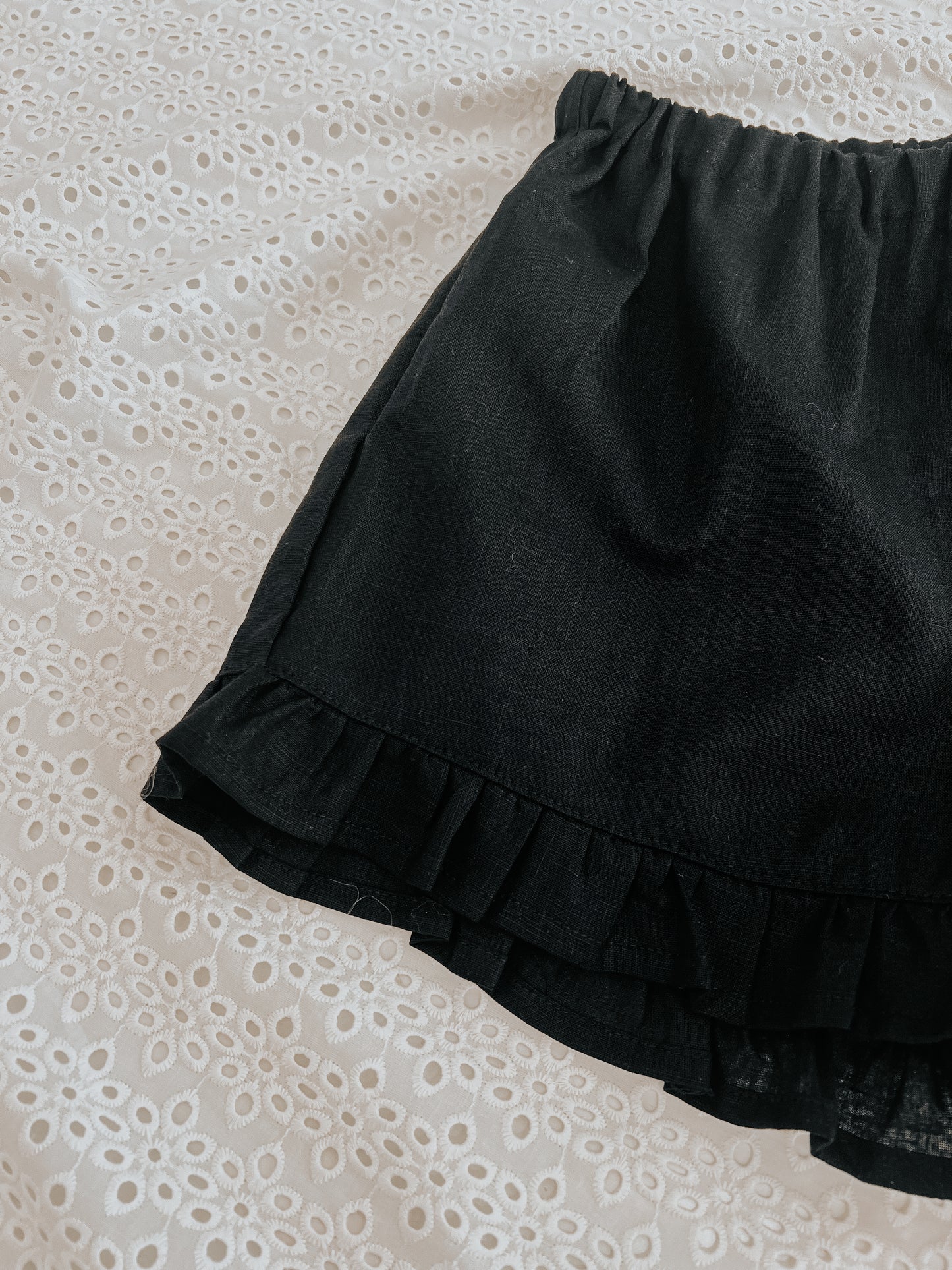 Black linen ruffled shorts