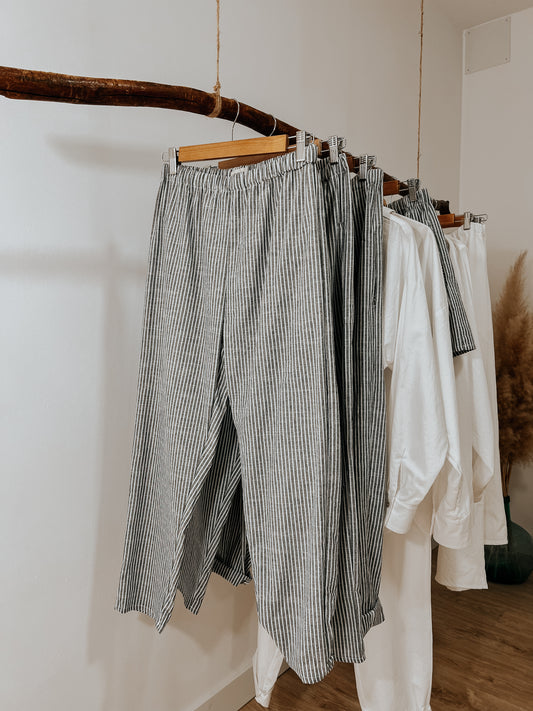Strioed trousers