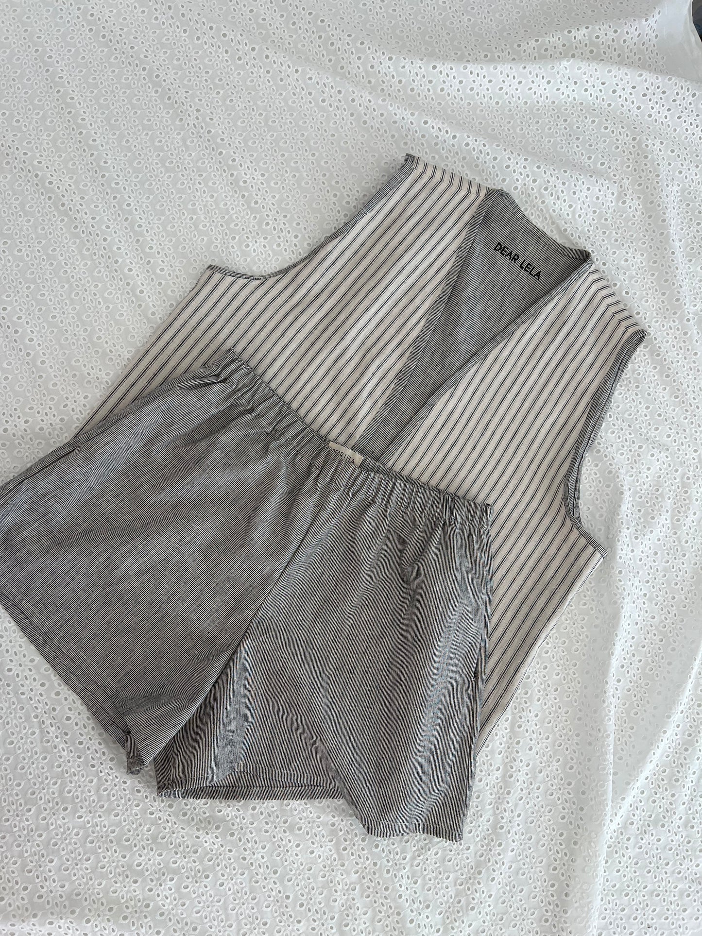 Shorts de lino rayitas negras