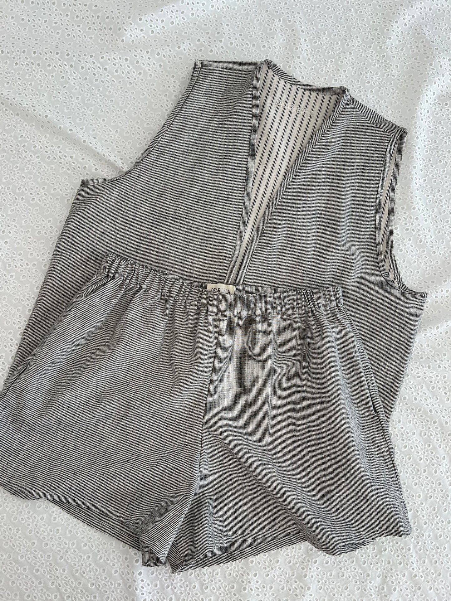 Shorts de lino rayitas negras