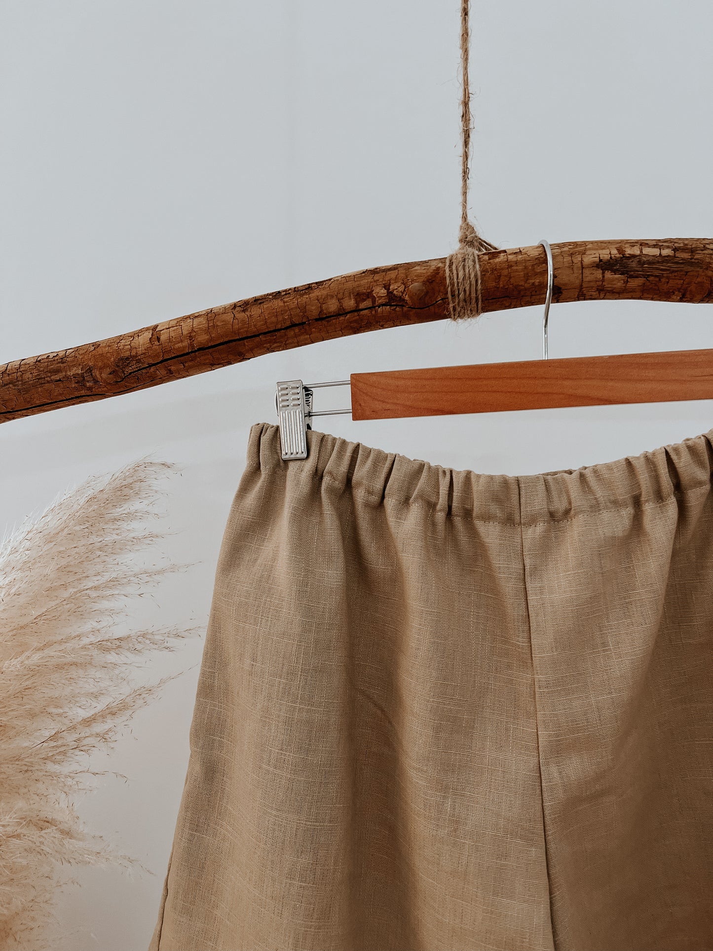 Shorts de lino camel