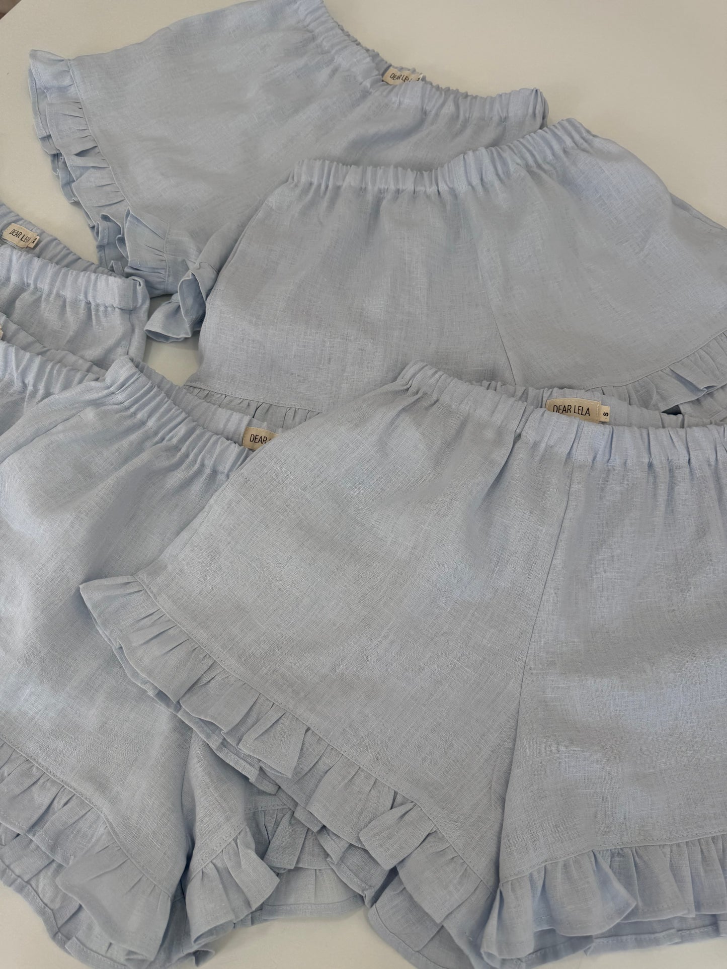 Shorts de lino azul bebé volante