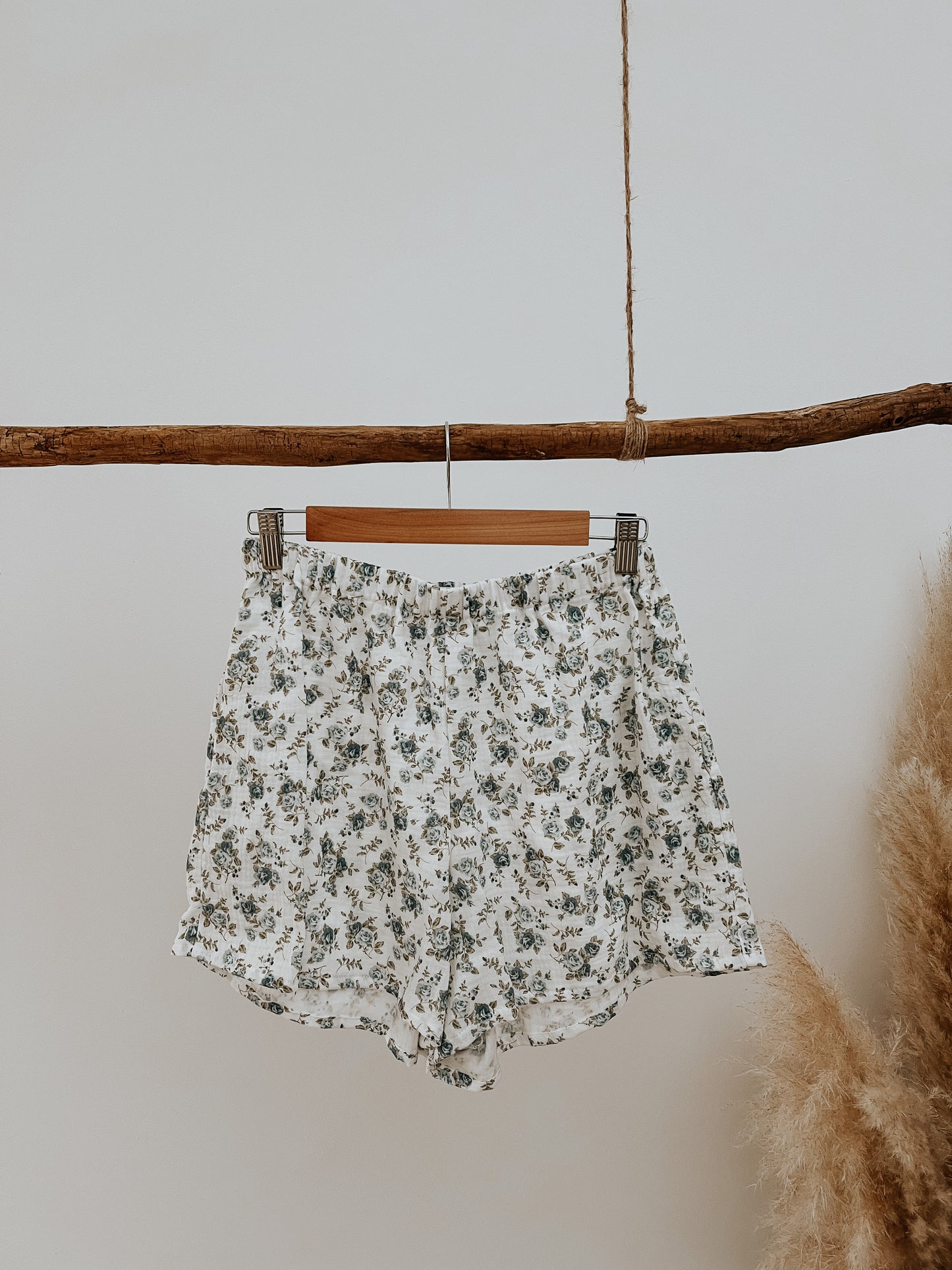 Shorts flores azul