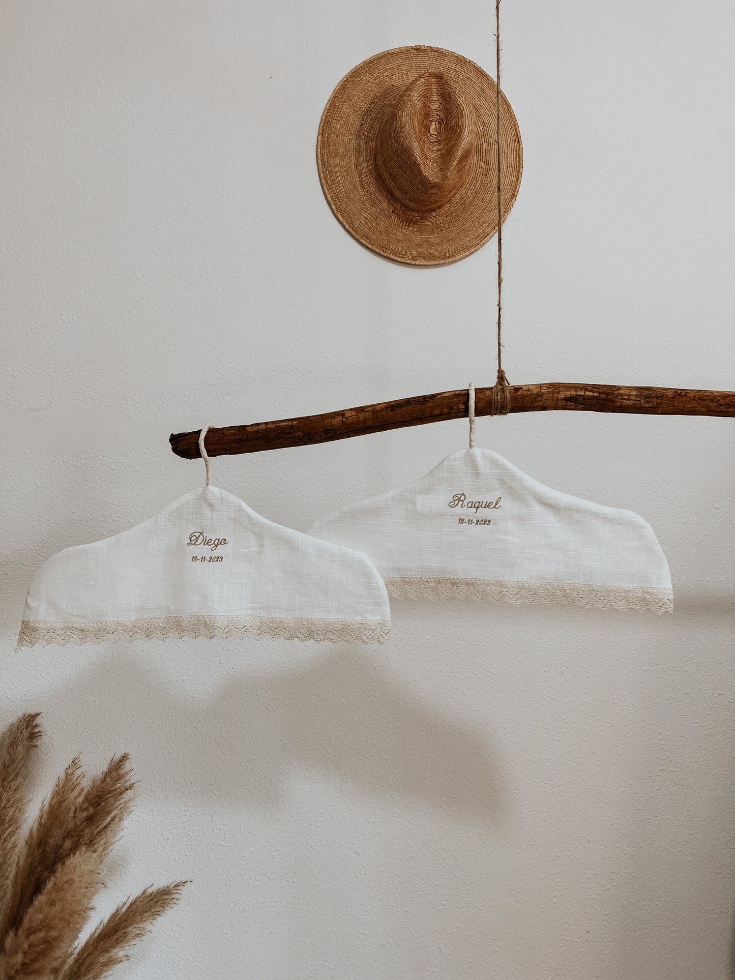 Linen hangers