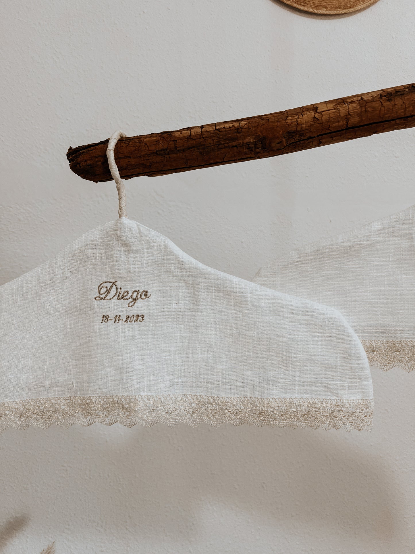 Linen hangers