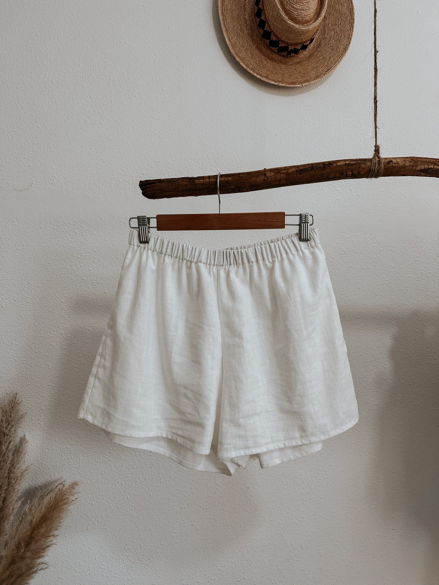 Shorts de lino blanco