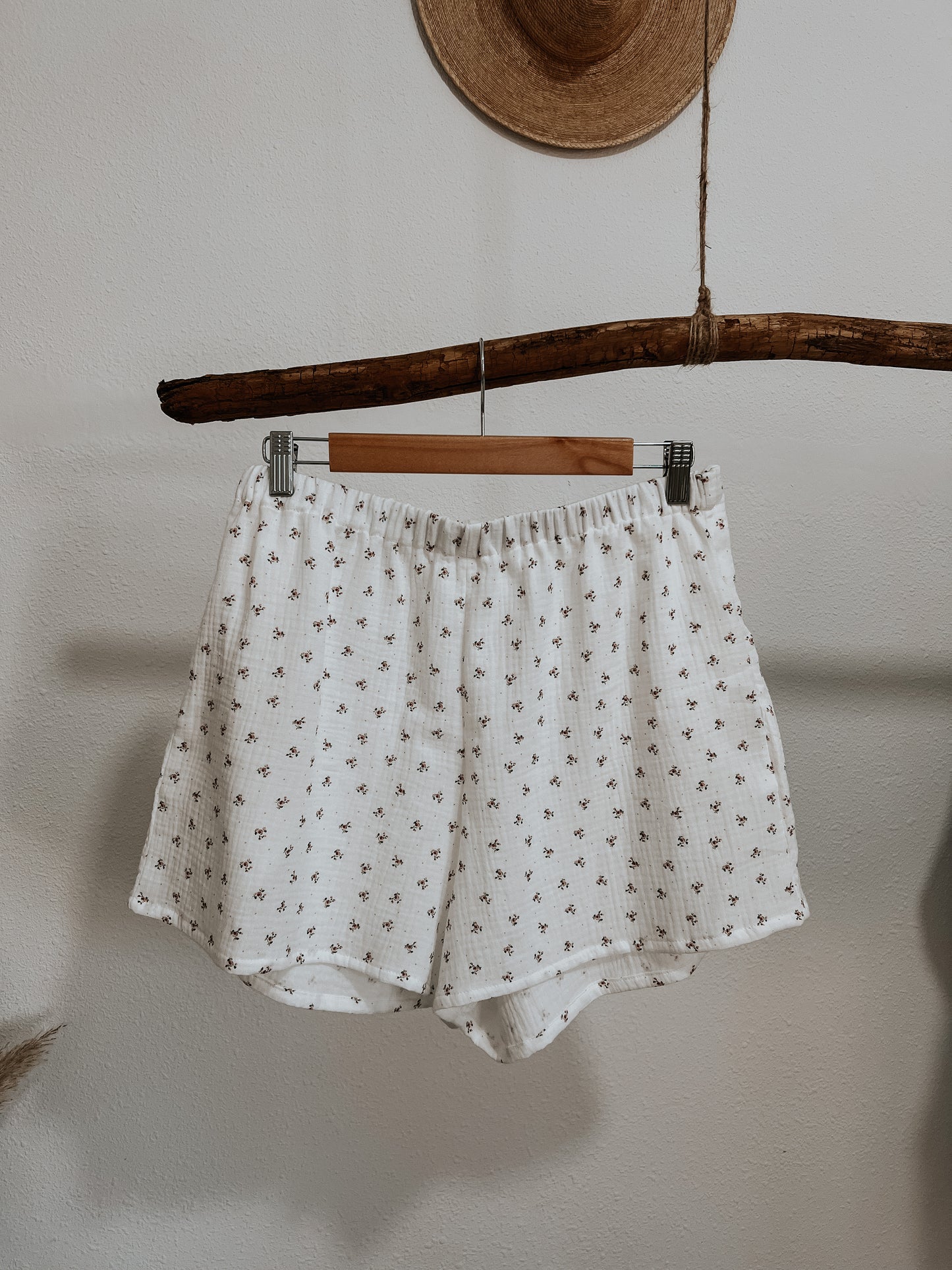 Shorts mini flores rosas